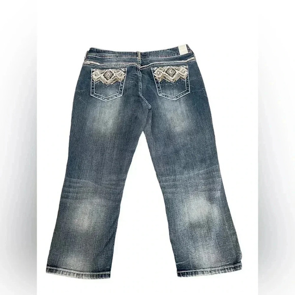 Maurices Low Rise Embroidered Denim Y2K Style Capri Pants Junior’s size 11/12 - Picture 1 of 12